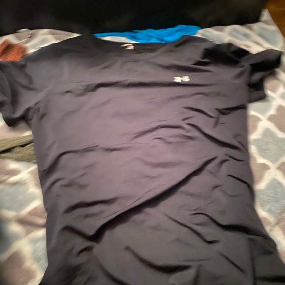 Tops and hoodies barley worn - Picture 5 of 16